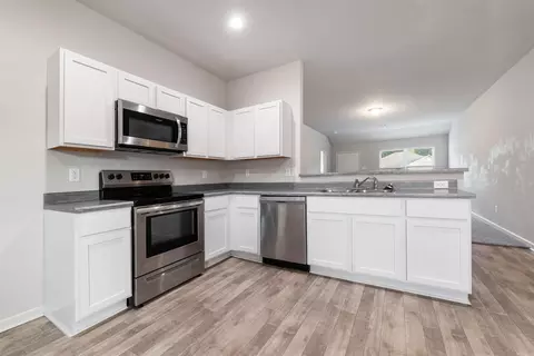 Kitchen - 1110 Okeefe Ave, Conway, AR 72032 photo 2 of 2