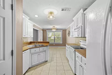 Kitchen - 308 E Myrtle St, Cabot, AR 72023 photo 4 of 4