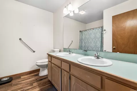 Bath - 1802 Pinewood Cv, Beebe, AR 72012 photo 1 of 3
