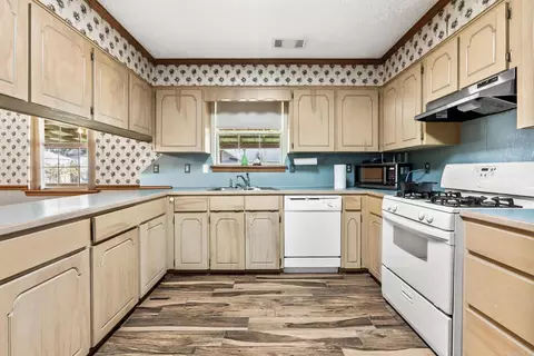 Kitchen - 1802 Pinewood Cv, Beebe, AR 72012 photo 3 of 3