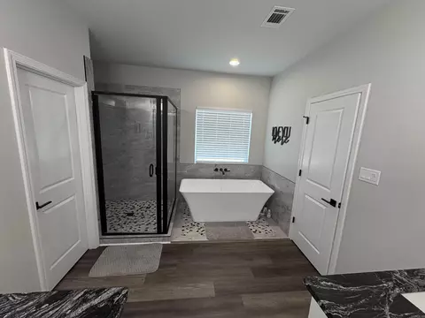 Bath - 26948 S Sardis Rd, Bauxite, AR 72011 photo 1 of 4