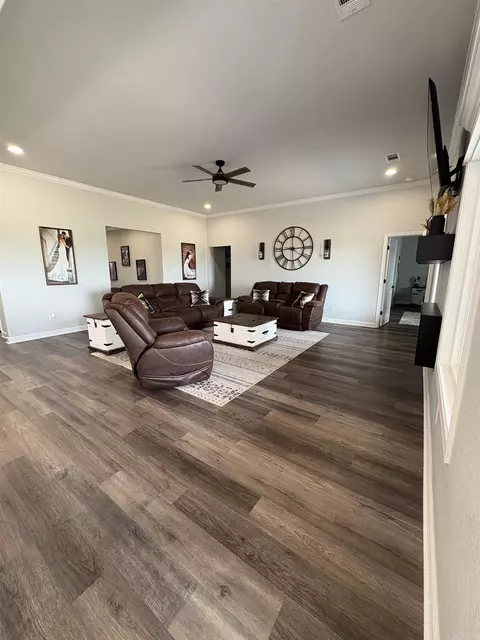 Living - 26948 S Sardis Rd, Bauxite, AR 72011 photo 2 of 2