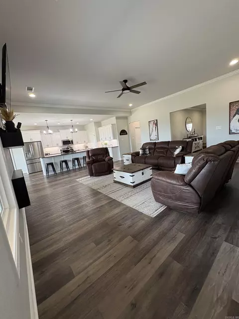 Living - 26948 S Sardis Rd, Bauxite, AR 72011 photo 1 of 2