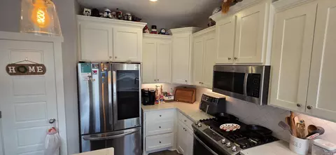 Kitchen - 412 Carriage Dr, Benton, AR 72015 photo 4 of 5