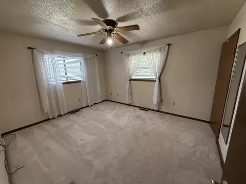 Bedroom - 82 S Oak St, Melbourne, AR 72556 photo 3 of 3