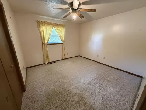 Bedroom - 82 S Oak St, Melbourne, AR 72556 photo 1 of 3