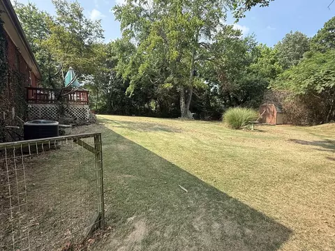 Exterior - 82 S Oak St, Melbourne, AR 72556 photo 4 of 5