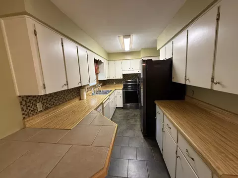 Kitchen - 82 S Oak St, Melbourne, AR 72556 photo 1 of 1