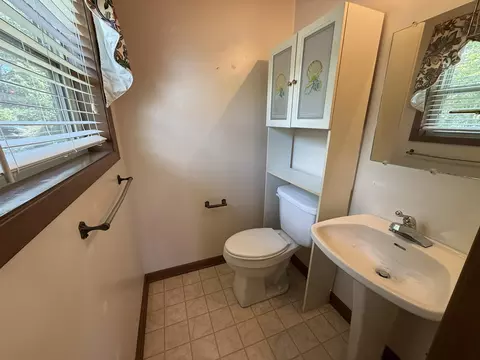 Bath - 82 S Oak St, Melbourne, AR 72556 photo 2 of 2