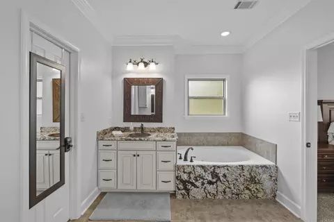 Bath - 125 E River Dr, Pangburn, AR 72121 photo 2 of 5