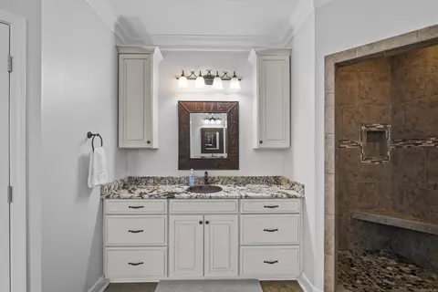 Bath - 125 E River Dr, Pangburn, AR 72121 photo 3 of 5