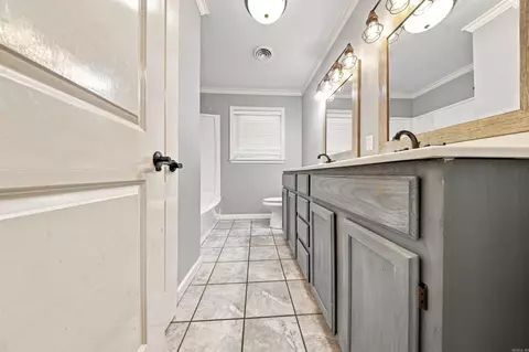 Entry Way - 2159 Hickory St, Conway, AR 72034 photo 2 of 2