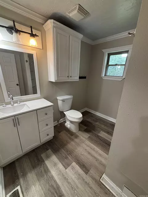 Bath - 119 Overbeck Rd, Romance, AR 72136 photo 1 of 2
