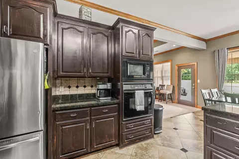 Kitchen - 13 Agarita Cv, Conway, AR 72032 photo 3 of 4