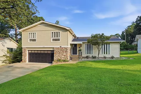 2208 Old Forge Dr, Little Rock, AR 72227