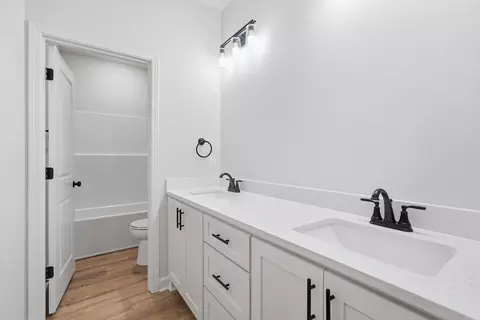 Bath - 336 Millie Ct, Austin, AR 72007 photo 1 of 2