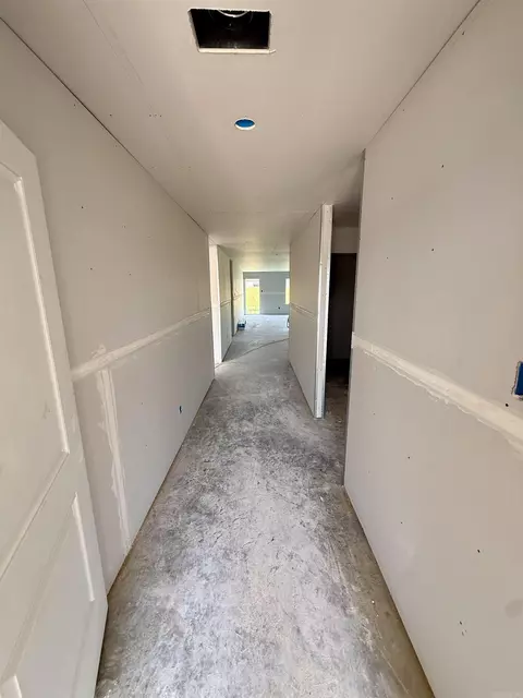 Entry Way - 107 King Ranch Dr, Beebe, AR 72012 photo 1 of 1