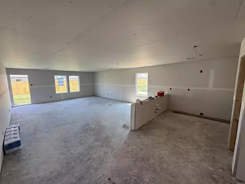Living - 107 King Ranch Dr, Beebe, AR 72012 photo 1 of 1