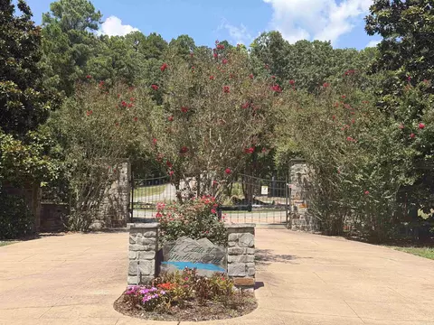 5000 Mchenry Creek Cir, Little Rock, AR 72210