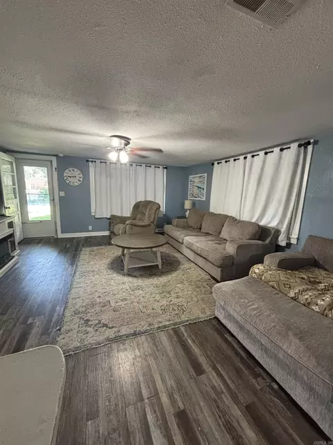 Living - 1830 Dunklin, Kennett, MO 63857 photo 2 of 2