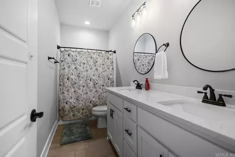 Bath - 10664 Gunter Loop, Benton, AR 72019 photo 2 of 2