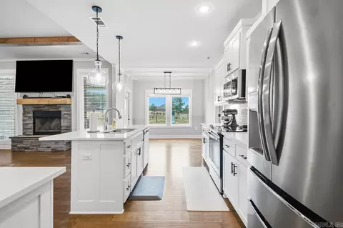 Kitchen - 10664 Gunter Loop, Benton, AR 72019 photo 3 of 4