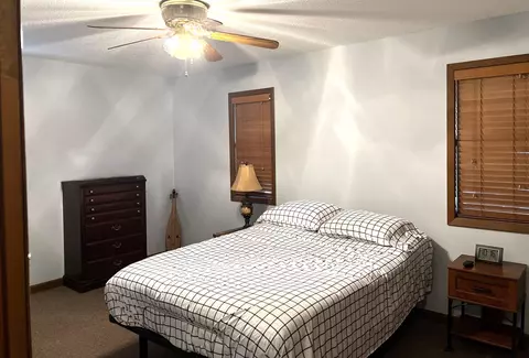 Bedroom - 892 N Riverview Ln, Mountain View, AR 72560 photo 3 of 3