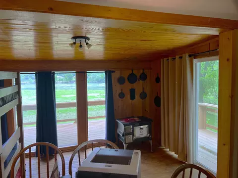 Dining - 892 N Riverview Ln, Mountain View, AR 72560 photo 1 of 2