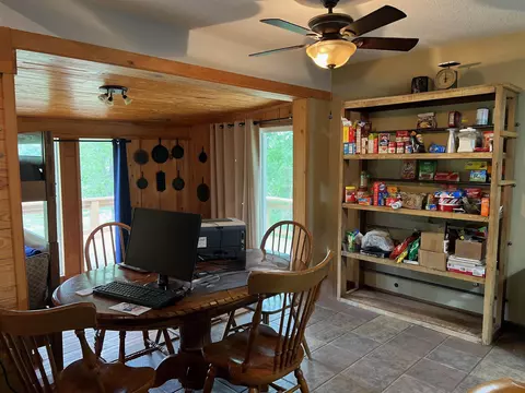 Dining - 892 N Riverview Ln, Mountain View, AR 72560 photo 2 of 2
