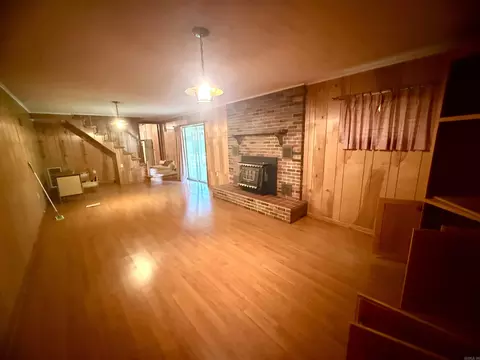 Living - 613 E Cedar, Warren, AR 71671 photo 2 of 4