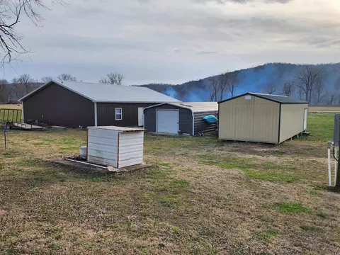 Exterior - 333 Manor Dr, Melbourne, AR 72556 photo 2 of 4