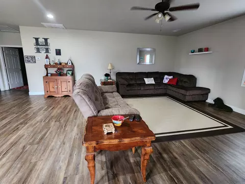 Living - 333 Manor Dr, Melbourne, AR 72556 photo 2 of 2