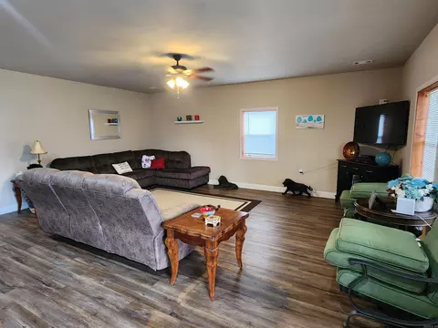 Living - 333 Manor Dr, Melbourne, AR 72556 photo 1 of 2