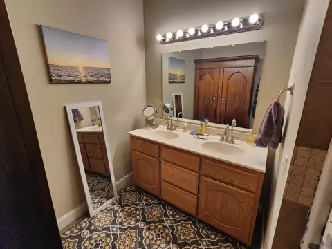 Bath - 333 Manor Dr, Melbourne, AR 72556 photo 1 of 3