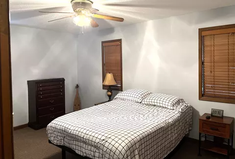 Bedroom - 858 N Riverview Ln, Mountain View, AR 72560 photo 3 of 3