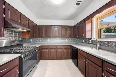 Kitchen - 702 Kamak Dr, Beebe, AR 72012 photo 1 of 2