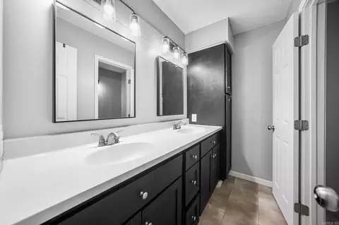 Bath - 702 Kamak Dr, Beebe, AR 72012 photo 1 of 3