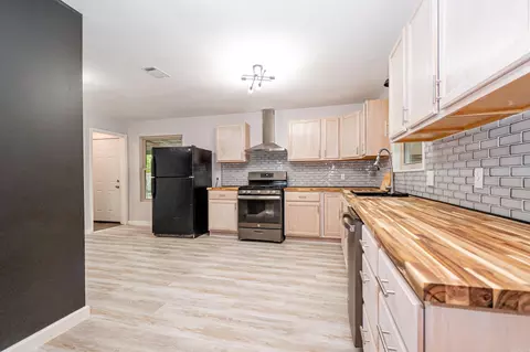 Kitchen - 43 Calhoun 11, Hampton, AR 71744 photo 2 of 4