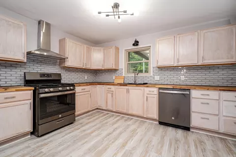 Kitchen - 43 Calhoun 11, Hampton, AR 71744 photo 3 of 4