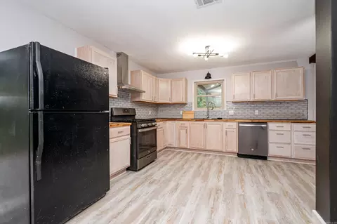 Kitchen - 43 Calhoun 11, Hampton, AR 71744 photo 4 of 4