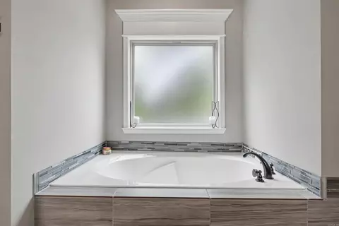 Bath - 370 Reuben Dr, Alexander, AR 72002 photo 3 of 4