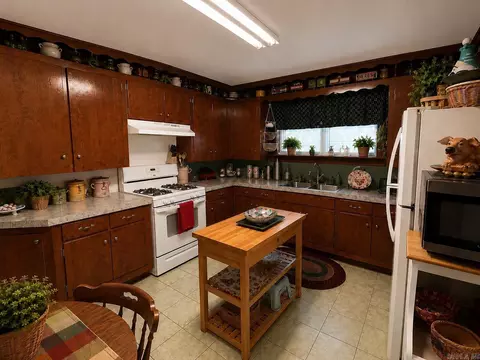 Kitchen - 102 E Sunset Dr, Sheridan, AR 72150 photo 1 of 3