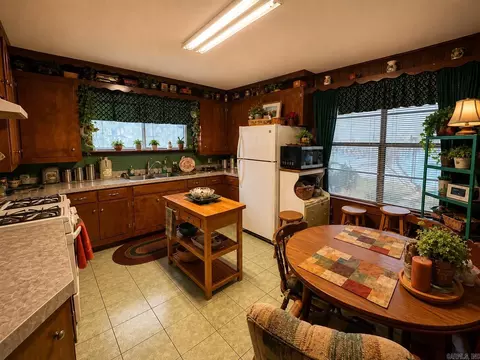 Kitchen - 102 E Sunset Dr, Sheridan, AR 72150 photo 2 of 3