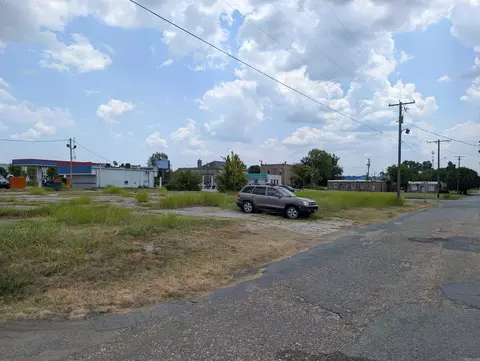 421 W Barraque St, Pine Bluff, AR 71601 photo 6