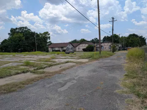 421 W Barraque St, Pine Bluff, AR 71601 photo 4