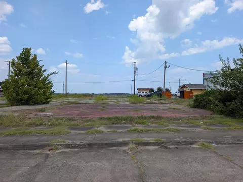 421 W Barraque St, Pine Bluff, AR 71601 photo 2