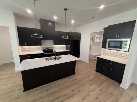Kitchen - 7073 Cold Crk, Alexander, AR 72002 photo 2 of 5