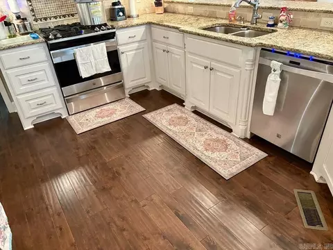 Kitchen - 1185 Blue Grass, Benton, AR 72019 photo 3 of 4