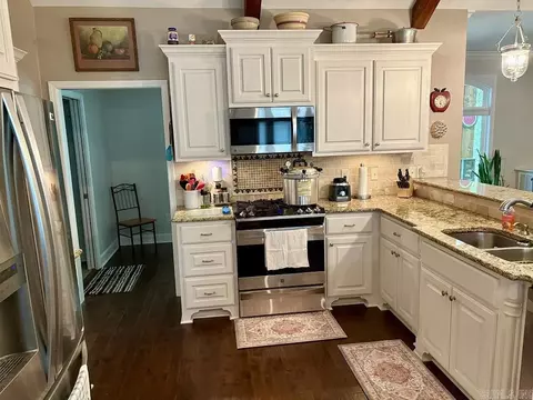 Kitchen - 1185 Blue Grass, Benton, AR 72019 photo 4 of 4