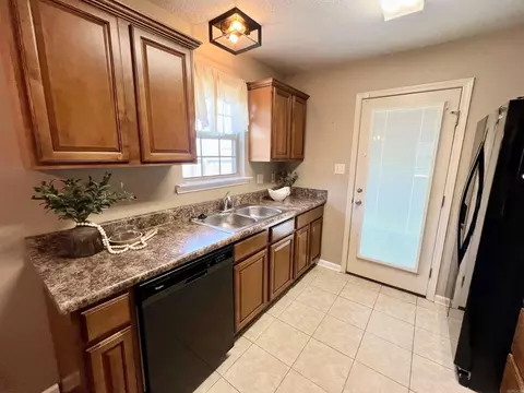 Kitchen - 630 Shiloh Dr, Conway, AR 72032 photo 1 of 2